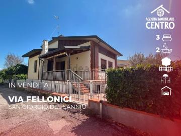 Villetta indipendente in vendita di 137 m² in Via Fellonici