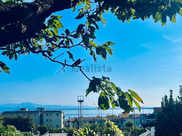 Villetta indipendente in vendita di 138 m² in Via Caporali