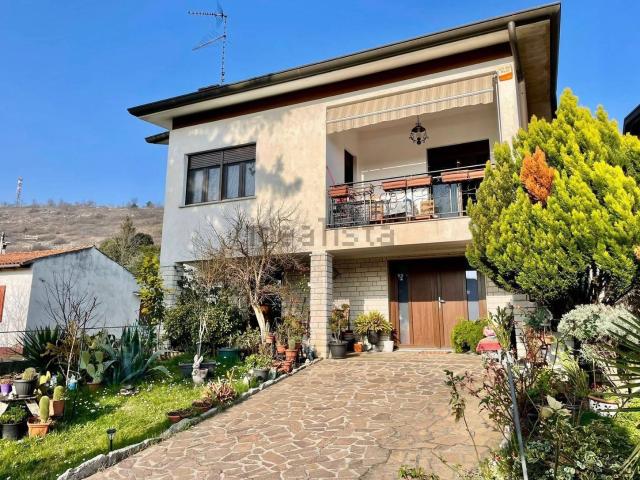 Villetta indipendente in vendita di 138 m² in Via Monte Sei Busi, 54