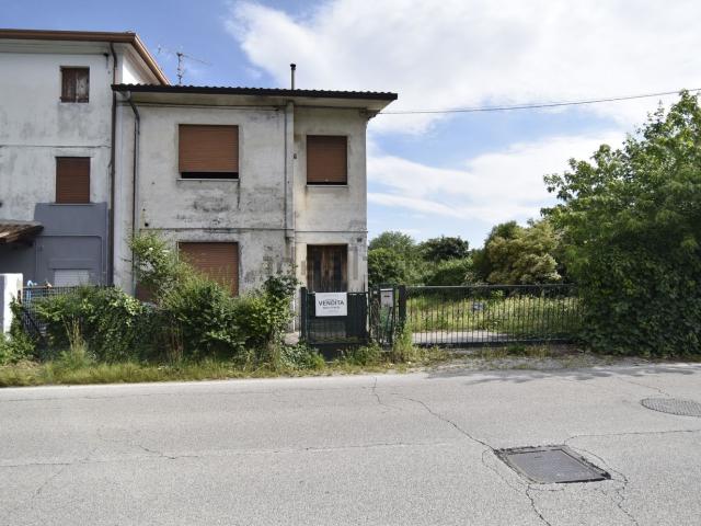 Villetta indipendente in vendita di 138 m² in Via Roma, 175