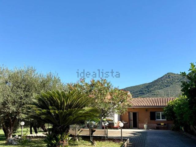 Villetta indipendente in vendita di 139 m² in Via Oliveto