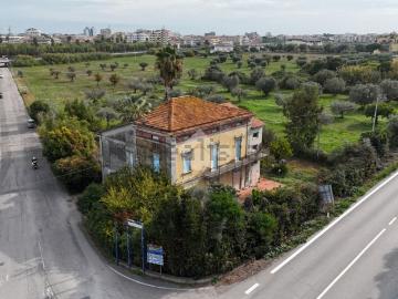 Villetta indipendente in vendita di 1400 m² in Via Abruzzo, 73