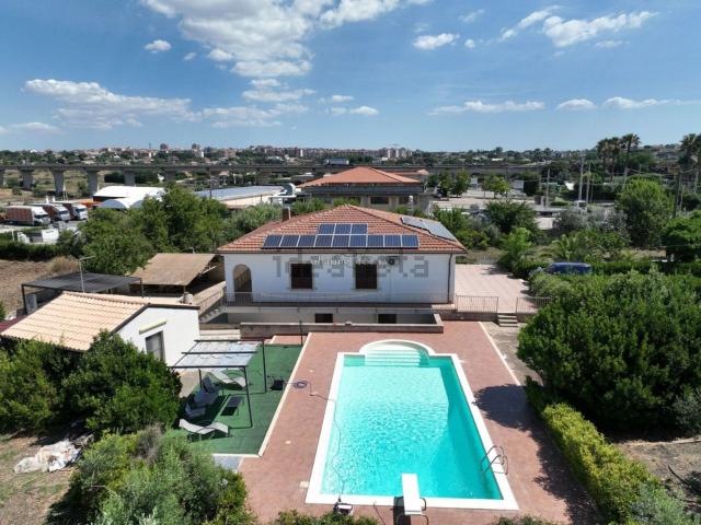 Villetta indipendente in vendita di 140 m² in Contrada Cava Gucciardo