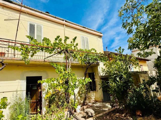 Villetta indipendente in vendita di 140 m² in Via Castellani