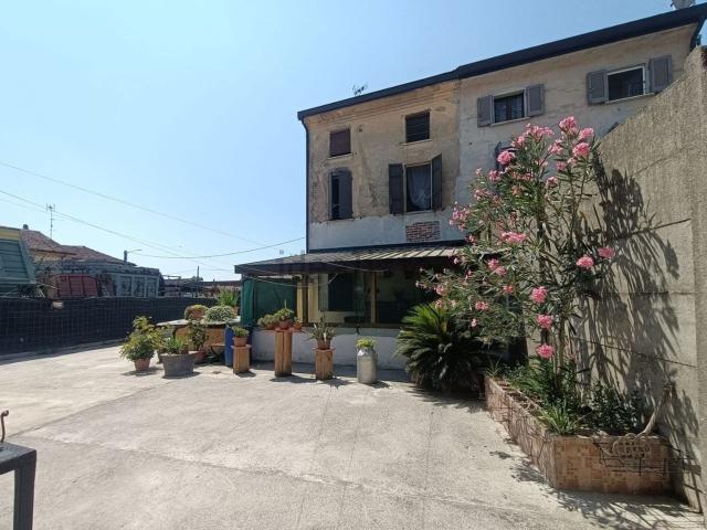 Villetta indipendente in vendita di 140 m² in Via Benini, 3