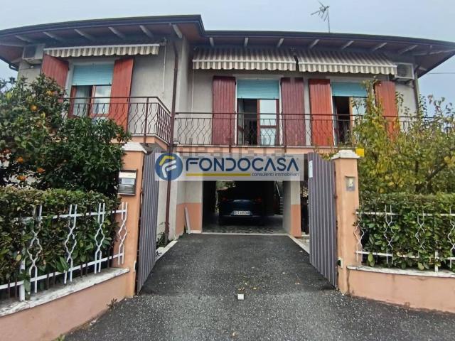 Villetta indipendente in vendita di 140 m² in Via Brigate Partigiane