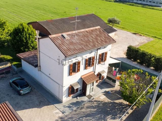 Villetta indipendente in vendita di 140 m² in Via G. Garibaldi