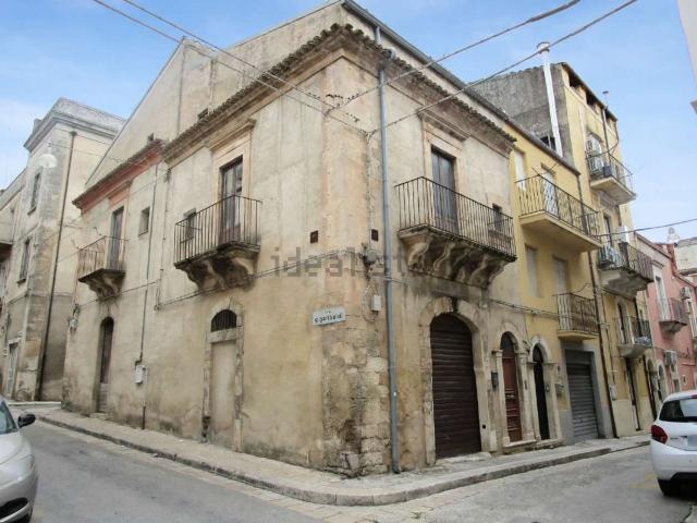 Villetta indipendente in vendita di 140 m² in Via Giulio Cesare