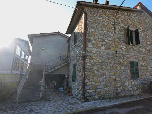 Villetta indipendente in vendita di 140 m² in Via Dante Alighieri