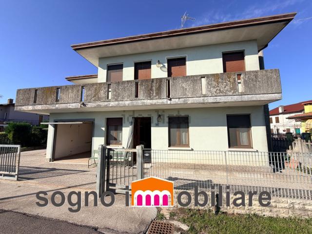Villetta indipendente in vendita di 140 m² in Via Dante Alighieri