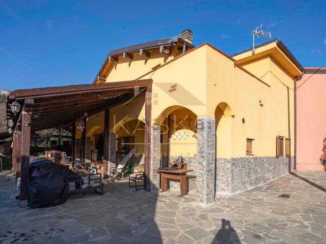 Villetta indipendente in vendita di 140 m² in Via della Pace