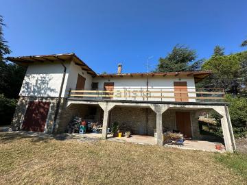 Villetta indipendente in vendita di 140 m² in Via delle Rose, 8