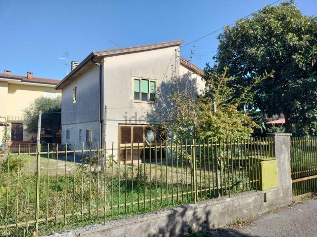 Villetta indipendente in vendita di 140 m² in Via Enrico Fermi, 6