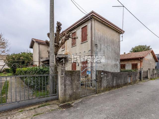 Villetta indipendente in vendita di 140 m² in Via Elsa Morante, 9