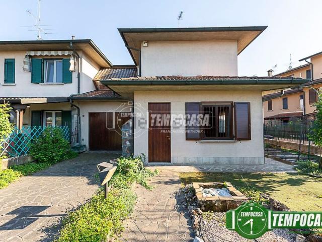 Villetta indipendente in vendita di 140 m² in Via F. lli Rosselli