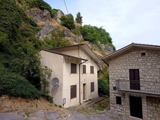 Villetta indipendente in vendita di 140 m² in Via Francesco Petrarca