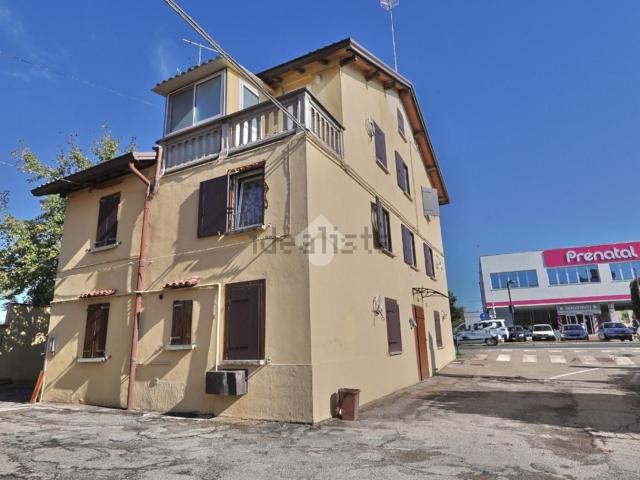 Villetta indipendente in vendita di 140 m² in Via Fratelli Cervi