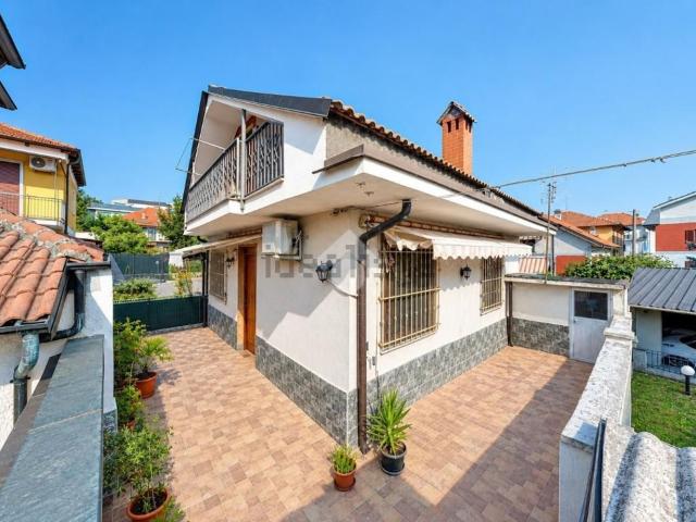 Villetta indipendente in vendita di 140 m² in Via IV Novembre, 32