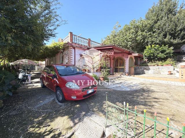 Villetta indipendente in vendita di 140 m² in Via Lago di Como, 56