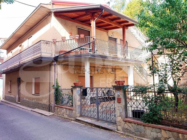 Villetta indipendente in vendita di 140 m² in Via San Leo, 124