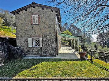 Villetta indipendente in vendita di 140 m² in Via Petrognano
