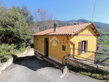 Villetta indipendente in vendita di 140 m² in Via Piano