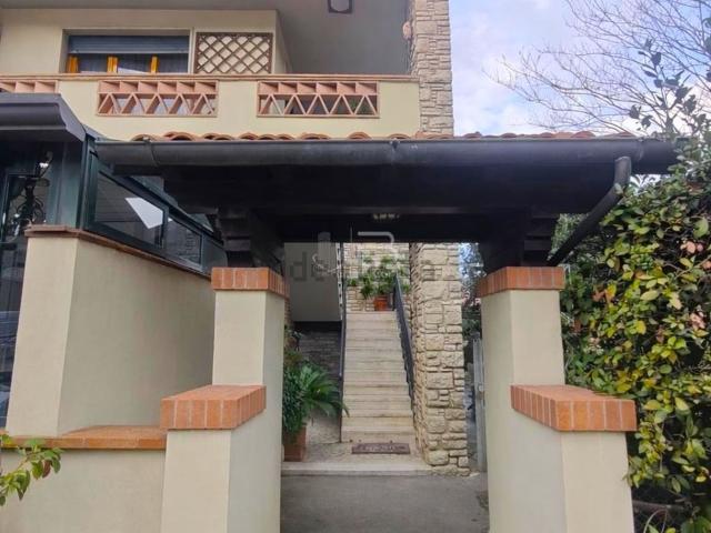 Villetta indipendente in vendita di 140 m² in Via Provinciale Vallecchia