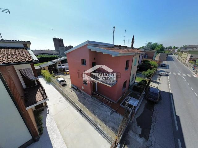 Villetta indipendente in vendita di 140 m² in Via Roma