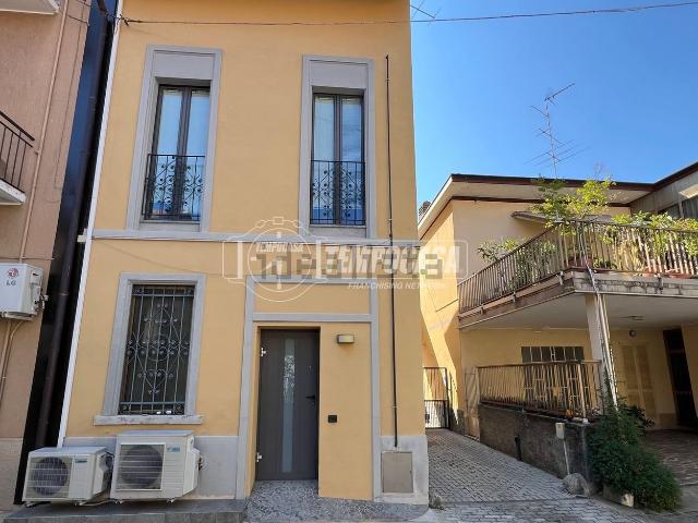 Villetta indipendente in vendita di 140 m² in Via Roma, 2