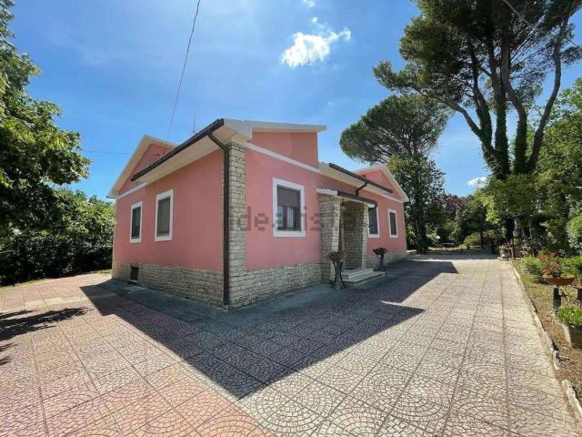 Villetta indipendente in vendita di 140 m² in Frazione Villa San Faustino
