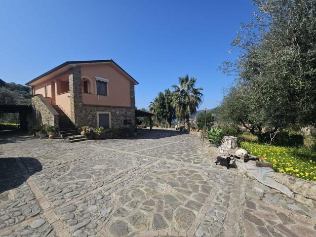 Villetta indipendente in vendita di 140 m² in Località Guarino