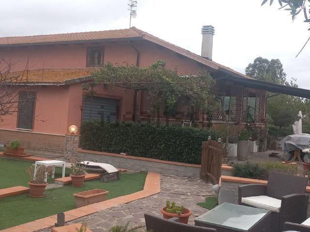 Villetta indipendente in vendita di 140 m² in Strada Squartapaglia