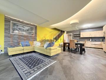 Villetta indipendente in vendita di 142 m² in Via Capitello