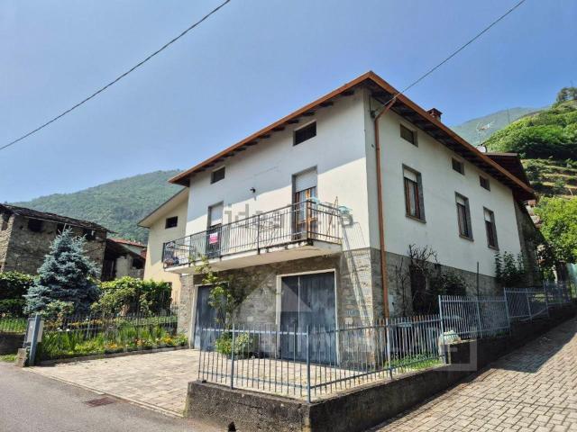 Villetta indipendente in vendita di 143 m² in Via C. Visconti Venosta, 61