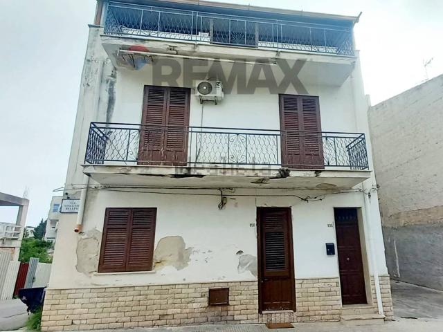 Villetta indipendente in vendita di 143 m² in Via V. Bellini, 196