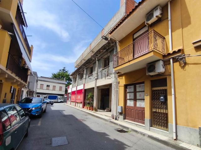 Villetta indipendente in vendita di 143 m² in Via Vittorio Veneto, 42