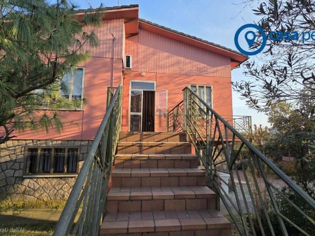 Villetta indipendente in vendita di 144 m² in Via Curtatone