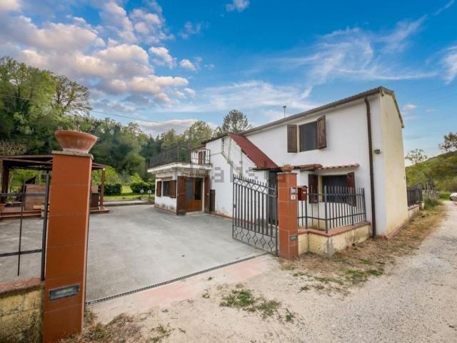 Villetta indipendente in vendita di 144 m² in Via del Piano della Tora