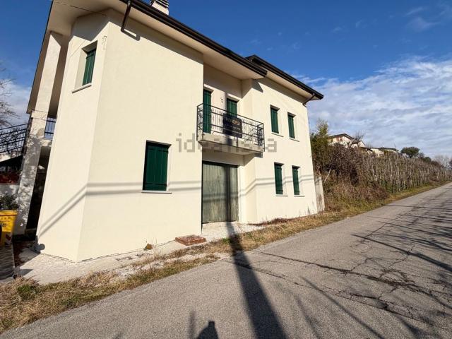 Villetta indipendente in vendita di 144 m² in Via Longon