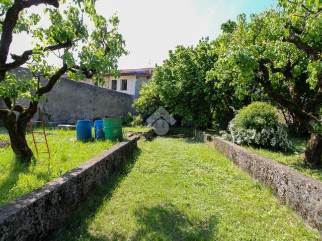 Villetta indipendente in vendita di 1450 m² in Via Longavina, 2