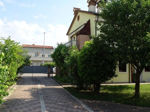 Villetta indipendente in vendita di 145 m²