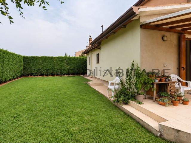 Villetta indipendente in vendita di 145 m² in Via 2 Giugno, 40
