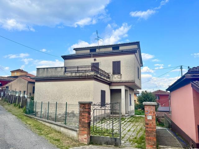 Villetta indipendente in vendita di 145 m² in Via Colle Leo Basso, 140