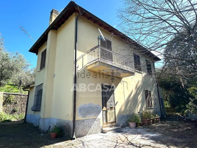 Villetta indipendente in vendita di 145 m² in Via Colle Scarano