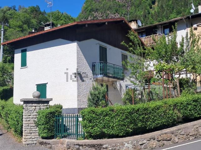 Villetta indipendente in vendita di 145 m² in Via Commendator Raffaele Musati