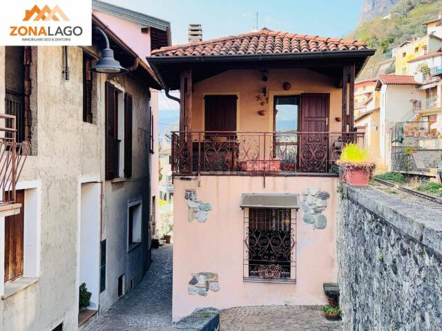 Villetta indipendente in vendita di 145 m² in Via Cavour