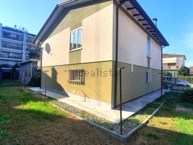 Villetta indipendente in vendita di 145 m² in Via Orlanda