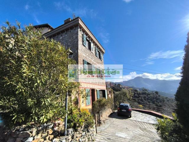 Villetta indipendente in vendita di 145 m² in Via San Michele