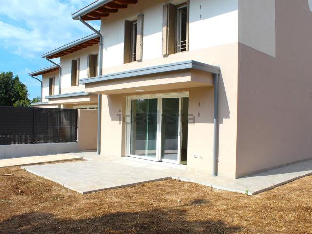 Villetta indipendente in vendita di 145 m² in Viale Europa Unita