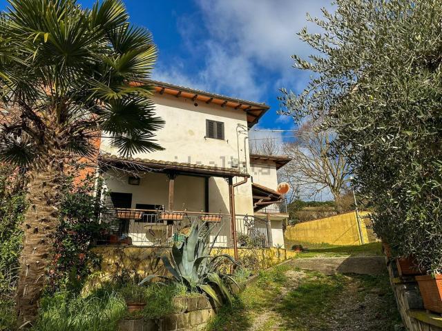 Villetta indipendente in vendita di 145 m² in Località Cellaio